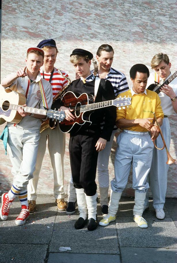 Haircut 100 - Favourite Shirts (Boy Meets Girl) 